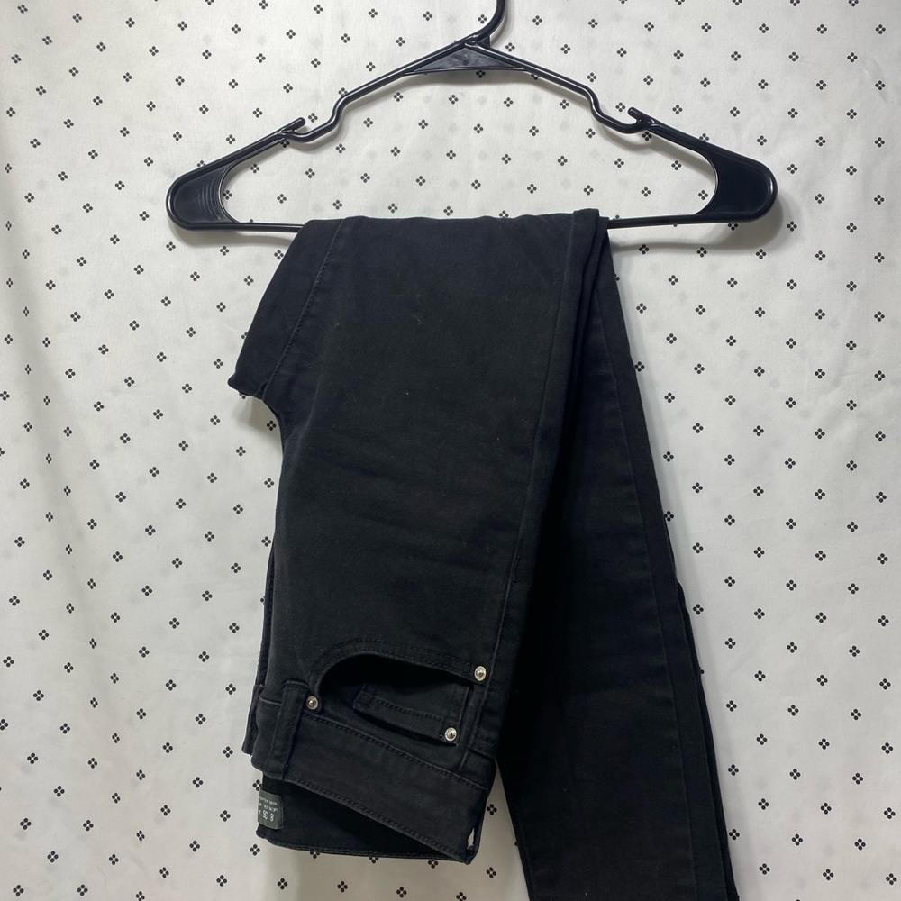 Black pants, with high waist